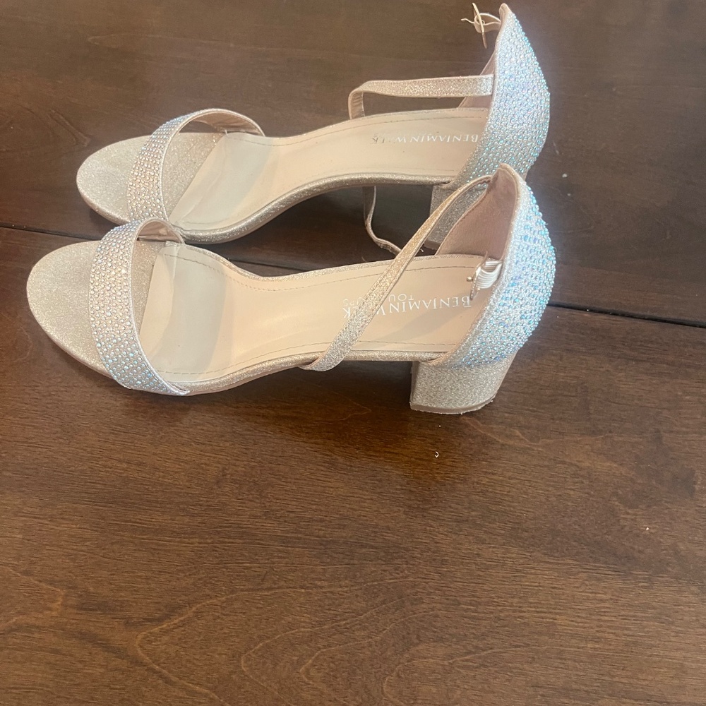 Block Sandals - Picture 2 of 4